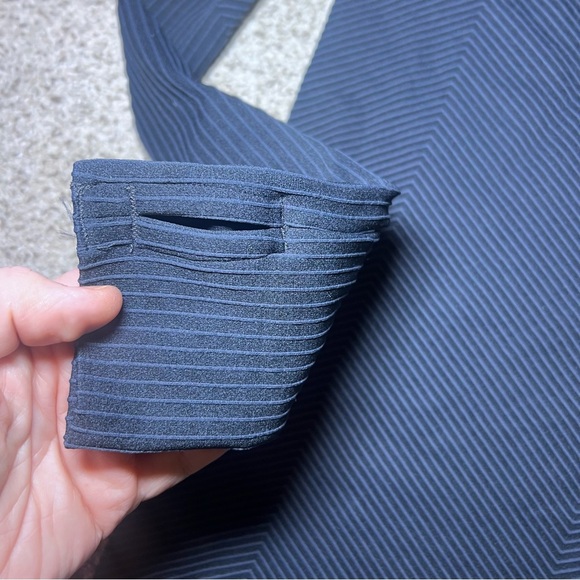 Athleta Long Sleeve Black Textured Ribbed Thumbhole Flurry Base Layer Top Small - Picture 3 of 6